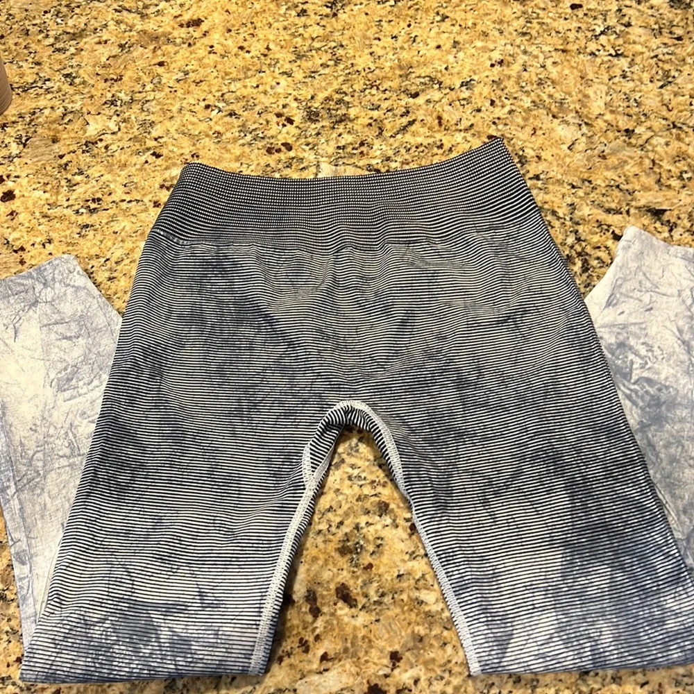 Lululemon Rare Workout Tights | Size 2 | Marbled Blue | Inseam 24” - Picture 4 of 6